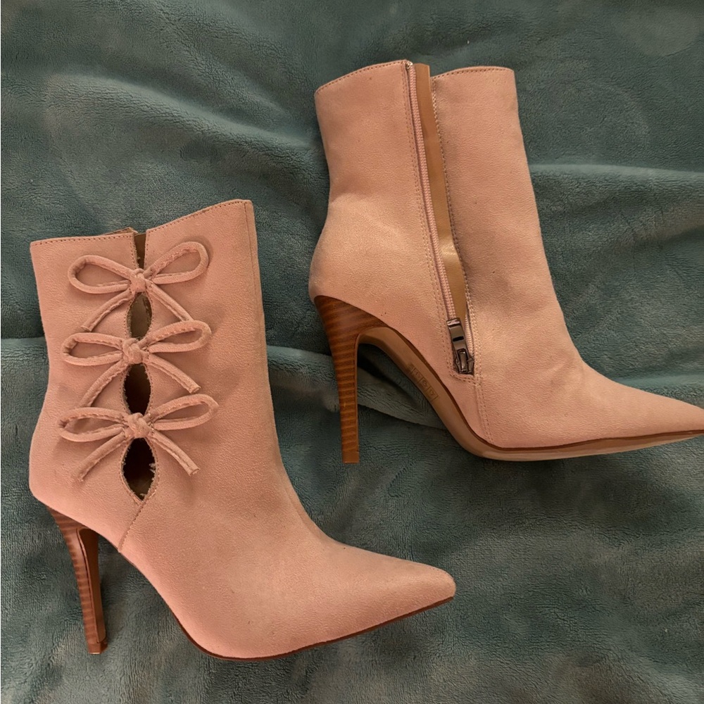 NEW - Pink bow heels size 7
